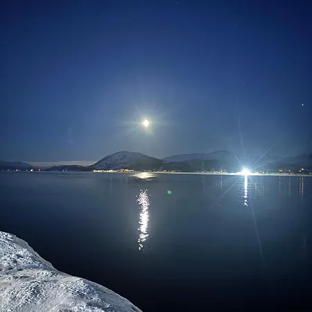 Hus Med Havutsikt I Vakre Vesterålen - Naboen Til Lofoten Sortland